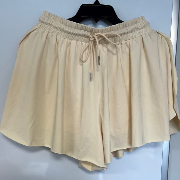 Love Tree Flowy Athletic 2 in 1 Shorts NWT Size Large Cream Colored - Picture 6 of 6